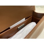 𝗖𝗵𝗮𝗻𝗲𝗹𝗟𝗲𝗯𝗼𝘆 Imported python skin with the latest heavy metal handle bag in lambskin