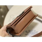 𝗖𝗵𝗮𝗻𝗲𝗹𝗟𝗲𝗯𝗼𝘆 Imported python skin with the latest heavy metal handle bag in lambskin