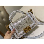 𝗖𝗵𝗮𝗻𝗲𝗹𝗟𝗲𝗯𝗼𝘆 Imported python skin with the latest heavy metal handle bag in lambskin