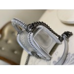 𝗖𝗵𝗮𝗻𝗲𝗹𝗟𝗲𝗯𝗼𝘆 Imported python skin with the latest heavy metal handle bag in lambskin