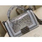 𝗖𝗵𝗮𝗻𝗲𝗹𝗟𝗲𝗯𝗼𝘆 Imported python skin with the latest heavy metal handle bag in lambskin