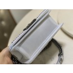 𝗖𝗵𝗮𝗻𝗲𝗹𝗟𝗲𝗯𝗼𝘆 Imported python skin with the latest heavy metal handle bag in lambskin