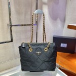 Prada vintage zipper style 🎉 1BD621