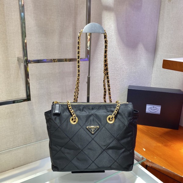 Prada vintage zipper style 🎉 1BD621