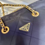 Prada vintage zipper style 🎉 1BD621