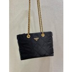 Prada vintage zipper style 🎉 1BD621