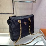 Prada vintage zipper style 🎉 1BD621