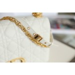 [DlOR CARO] White soft cow leather rattan check pattern