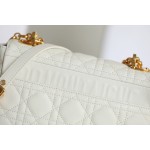 [DlOR CARO] White soft cow leather rattan check pattern