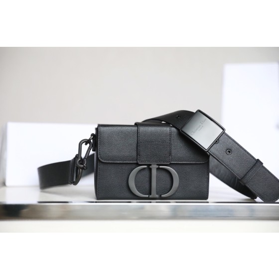 Montaigne matte black 𝙢𝙞𝙣𝙞 box bag