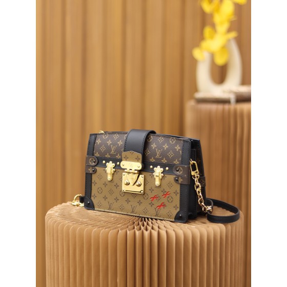 Louis Vuitton 𝙏𝙍𝙐𝙉𝙆 𝘾𝙇𝙐𝙏𝘾𝙃 soft case bag M43596