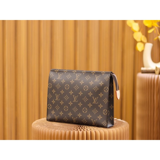 Louis Vuitton ➋➏ toiletry bag 𝙈47542