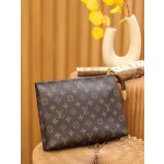 Louis Vuitton ➋➏ toiletry bag 𝙈47542