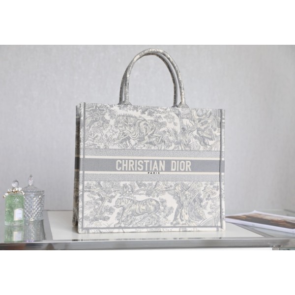 DIOR TOTE Grey Tiger