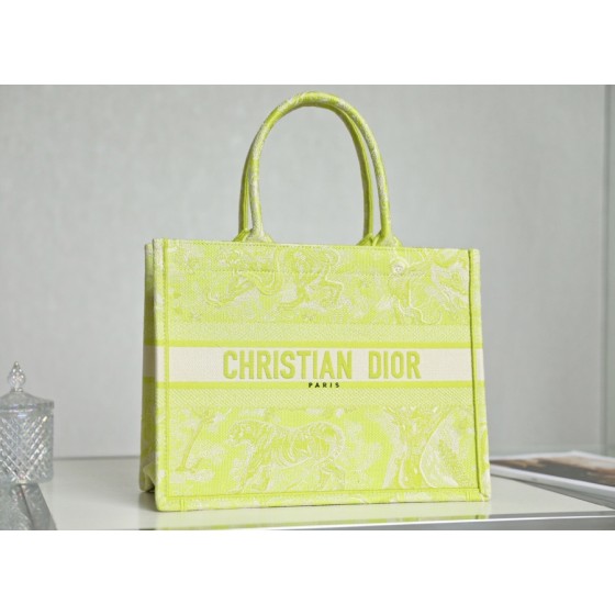 DIOR TOTE Fluorescent green embroidery