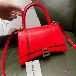 BALENCIAGA 𝐇𝐨𝐮𝐫𝐠𝐥𝐚𝐬𝐬 𝐒 The hourglass bag of the fashion world