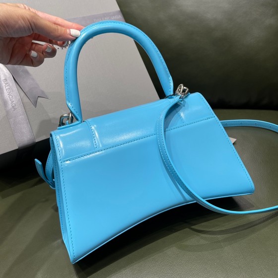 BALENCIAGA 𝐇𝐨𝐮𝐫𝐠𝐥𝐚𝐬𝐬 𝐒 The hourglass bag of the fashion world