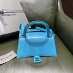BALENCIAGA 𝐇𝐨𝐮𝐫𝐠𝐥𝐚𝐬𝐬 𝐒 The hourglass bag of the fashion world