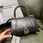 BALENCIAGA 𝐇𝐨𝐮𝐫𝐠𝐥𝐚𝐬𝐬 𝐒 The hourglass bag of the fashion world
