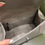 BALENCIAGA 𝐇𝐨𝐮𝐫𝐠𝐥𝐚𝐬𝐬 𝐒 The hourglass bag of the fashion world