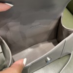 BALENCIAGA 𝐇𝐨𝐮𝐫𝐠𝐥𝐚𝐬𝐬 𝐗𝐒 The hourglass bag of the fashion world