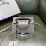 BALENCIAGA 𝐇𝐨𝐮𝐫𝐠𝐥𝐚𝐬𝐬 𝐗𝐒 The hourglass bag of the fashion world