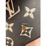 Louis Vuitton M80482