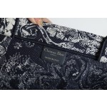 DIOR TOTE blue embroidery