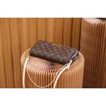 Louis Vuitton 𝐅𝐀𝐕𝐎𝐑𝐈𝐓𝐄 M40718