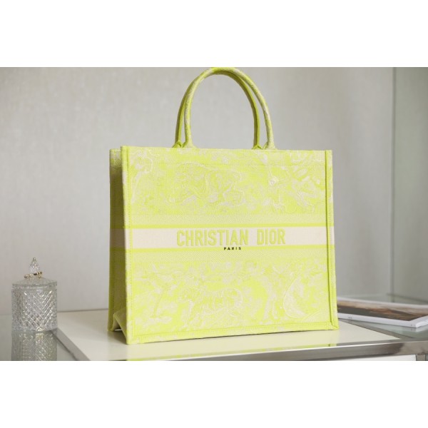 DIOR TOTE Fluorescent green embroidery