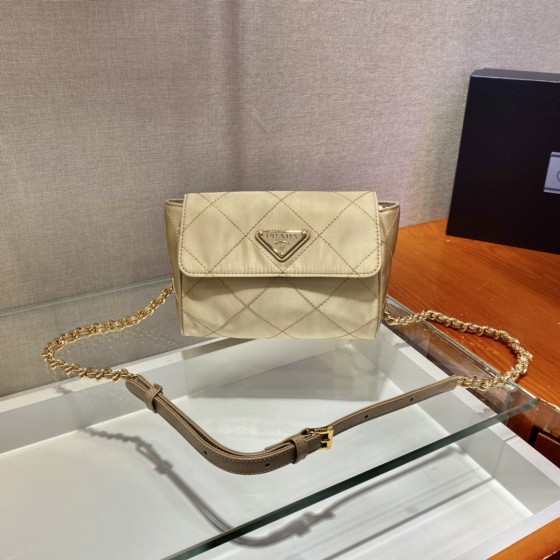 Prada medieval satchel 🎉🎉🎉 1BD622