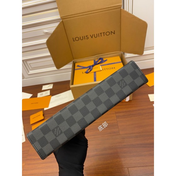 Louis Vuitton exclusive starting model: N41696