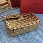 Valentino's new Fan Bingbing handbag of the same style V0122