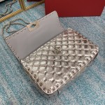 Valentino's new Fan Bingbing handbag of the same style V0122