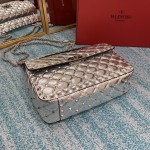 Valentino's new Fan Bingbing handbag of the same style V0122