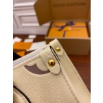 Louis Vuitton tote bag M45654