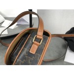 CELINE 𝑇𝑟𝑜𝑚𝑝𝘩𝑒 saddle bag model: 191502