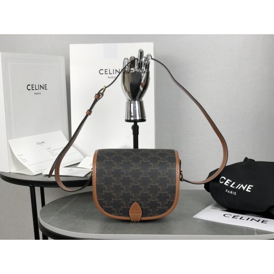 CELINE 𝑇𝑟𝑜𝑚𝑝𝘩𝑒 saddle bag model: 191502