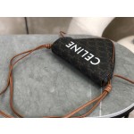 CELINE 𝑇𝑟𝑎𝑛𝑔𝑙𝑒 〰 Triangle bag model: 195902