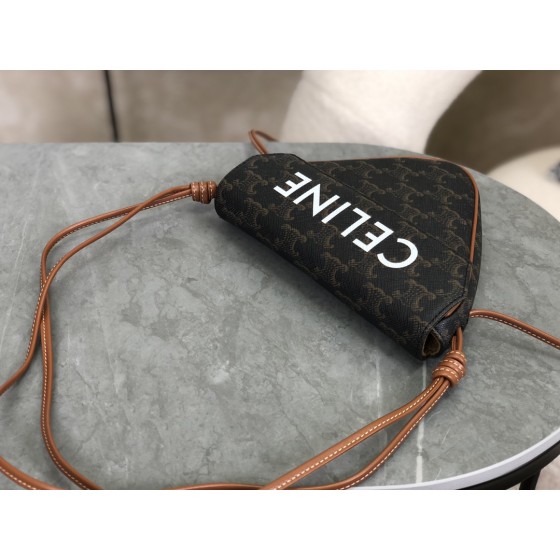 CELINE 𝑇𝑟𝑎𝑛𝑔𝑙𝑒 〰 Triangle bag model: 195902