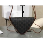 CELINE 𝑇𝑟𝑎𝑛𝑔𝑙𝑒 〰 Triangle bag model: 195902