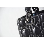 Dior five grid lacquer leather gun deduction number 44532