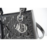 Dior five grid lacquer leather gun deduction number 44532