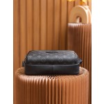 Louis Vuitton 𝙊𝙐𝙏𝘿𝙊𝙊𝙍 messenger bag M30233