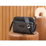 Louis Vuitton 𝙊𝙐𝙏𝘿𝙊𝙊𝙍 messenger bag M30233