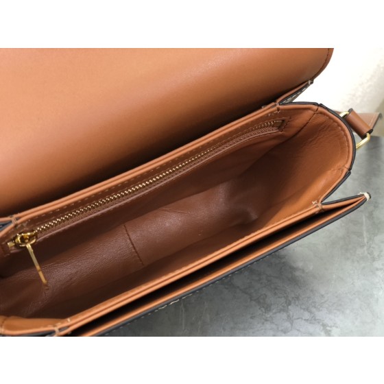 CELINE Triumphal Arch Old Flower Tofu Bun Model: 188882