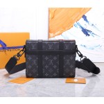 Louis Vuitton M45727 This small cuboid Trunk messenger bag