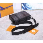 Louis Vuitton M45727 This small cuboid Trunk messenger bag