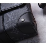 Louis Vuitton M45727 This small cuboid Trunk messenger bag