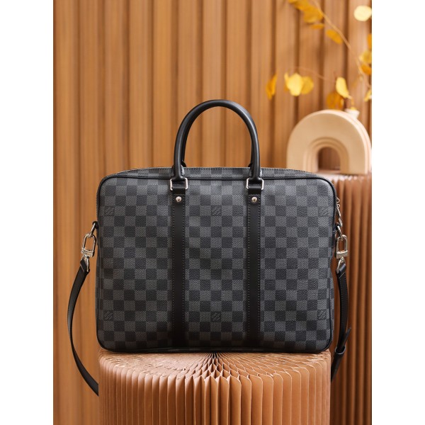 Louis Vuitton 𝐏𝐎𝐑𝐓𝐄 𝐃𝐎𝐂𝐔𝐌𝐄𝐍𝐓𝐒 𝐕𝐎𝐘𝐀𝐆𝐄 Briefcase M41478